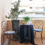 Apartmán In With Balcony Terrace