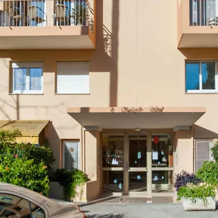 아파트 In With Balcony Terrace