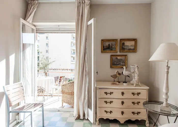 In With Balcony Terrace * Ментона